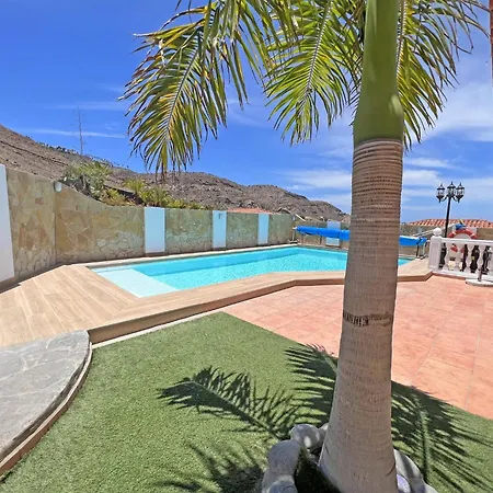 Luxury Lucia Villa *