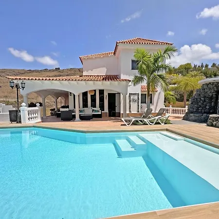 Luxury Lucia Villa